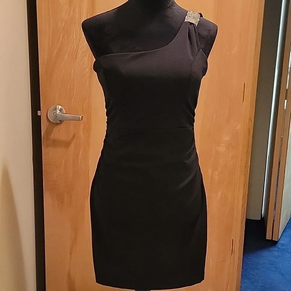 Emerald Sundae Elegant Black One-Shoulder Dress Sz L